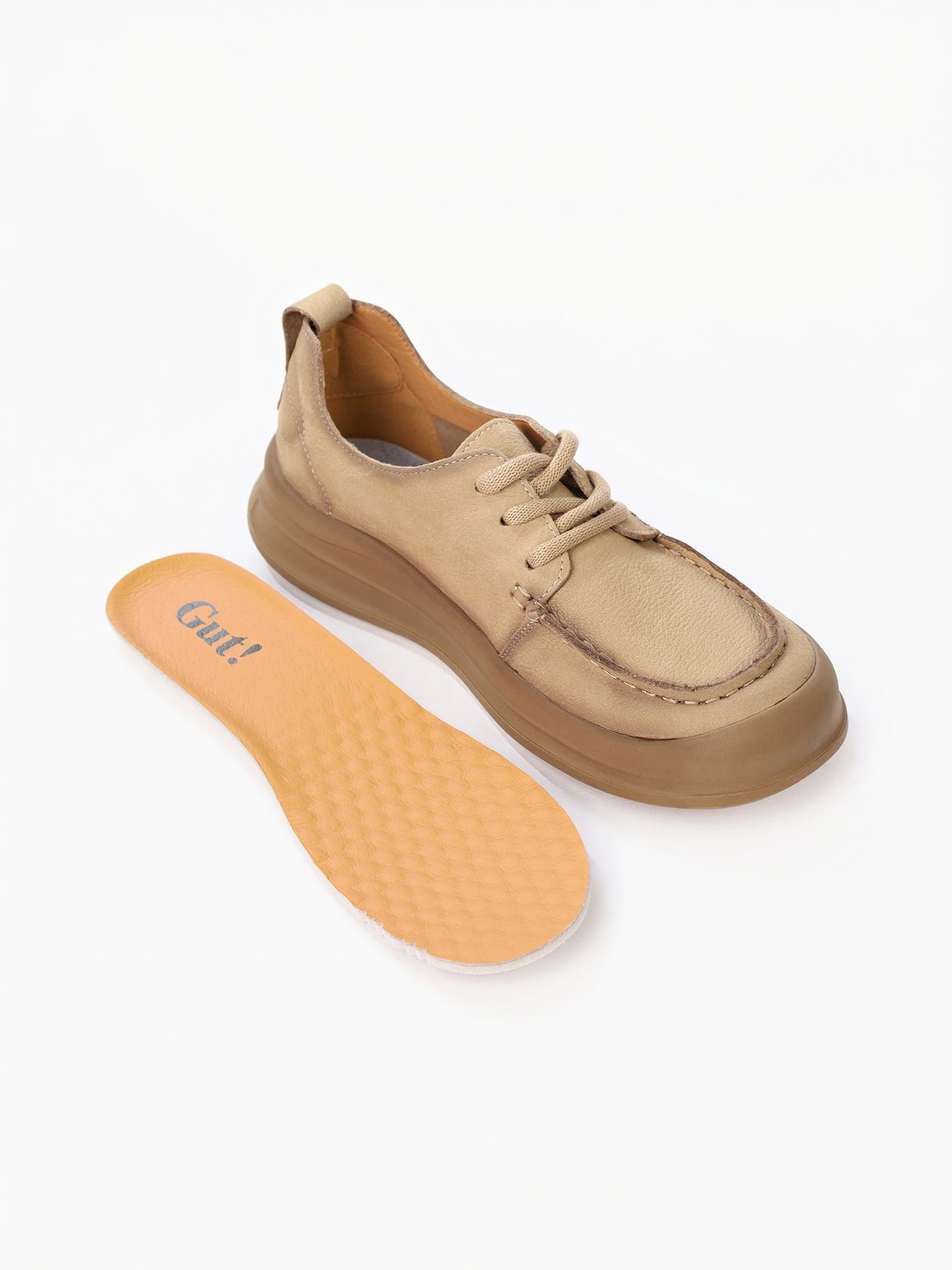 Лоферы бежевого цвета из натурального нубука на низкой подошве